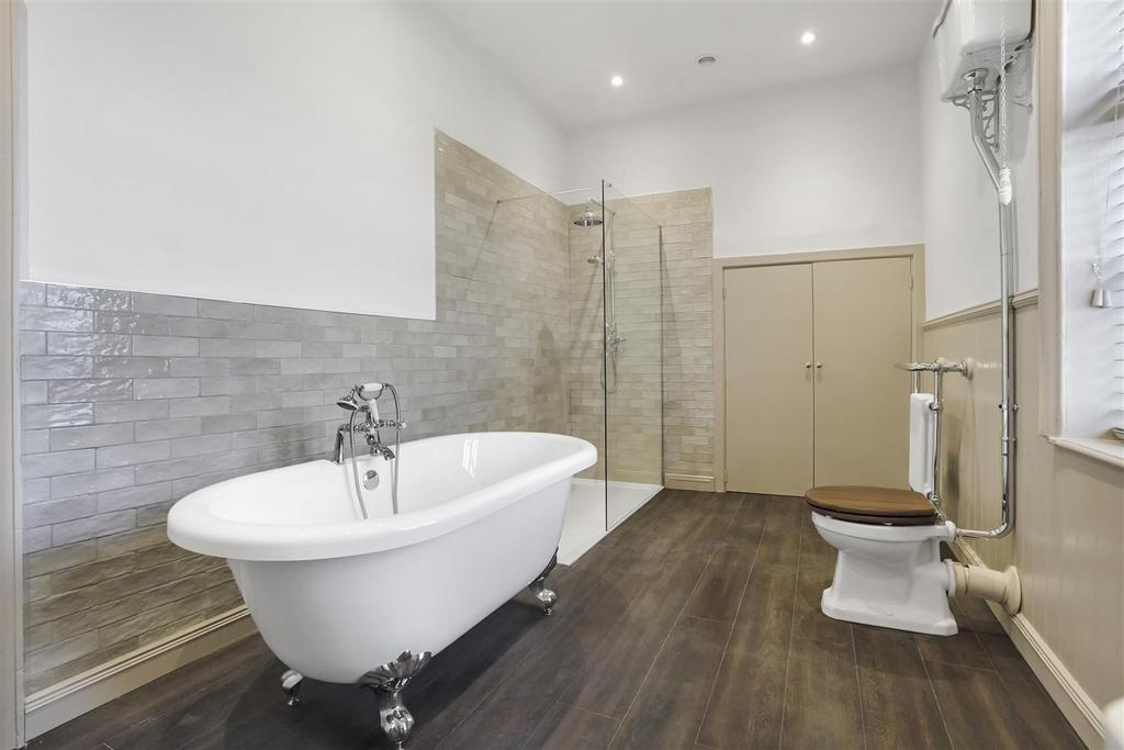 Sutton Hall, Bathroom One.jpg