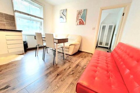 1 bedroom apartment to rent, Preston Close, London, SE1