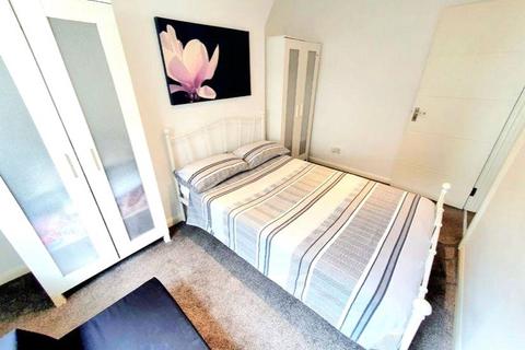 1 bedroom apartment to rent, Preston Close, London, SE1
