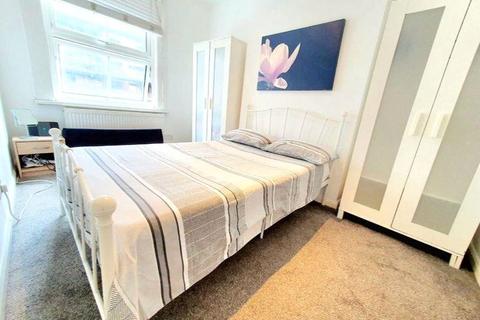 1 bedroom apartment to rent, Preston Close, London, SE1