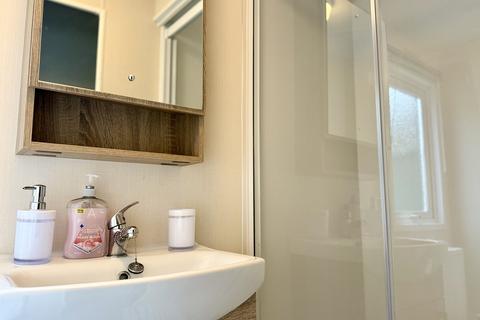 2 bedroom lodge for sale, Leeds LS20