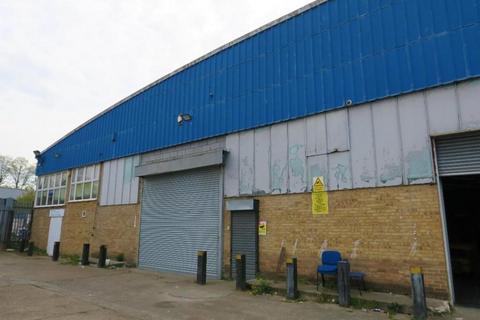 Warehouse to rent, Rosslyn Cres Harrow HA1 2RZ