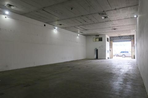 Warehouse to rent, Rosslyn Cres Harrow HA1 2RZ