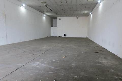 Warehouse to rent, Rosslyn Cres Harrow HA1 2RZ