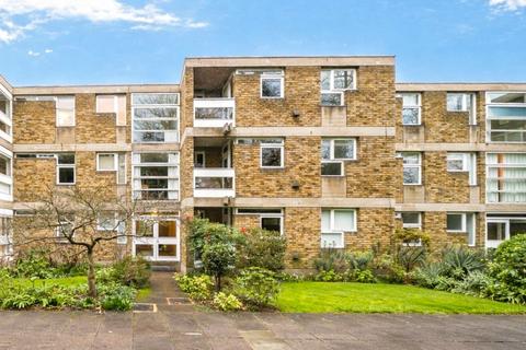Langham House Close, Richmond, TW10