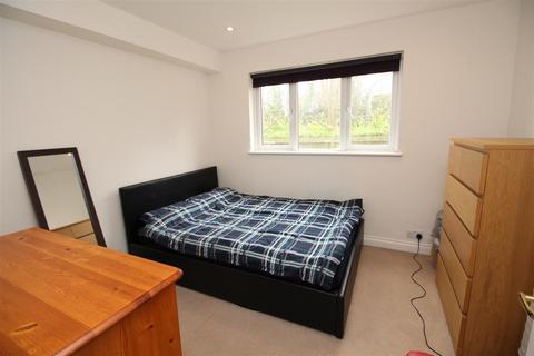 undefined, Chestnut Court, Hitchin SG5