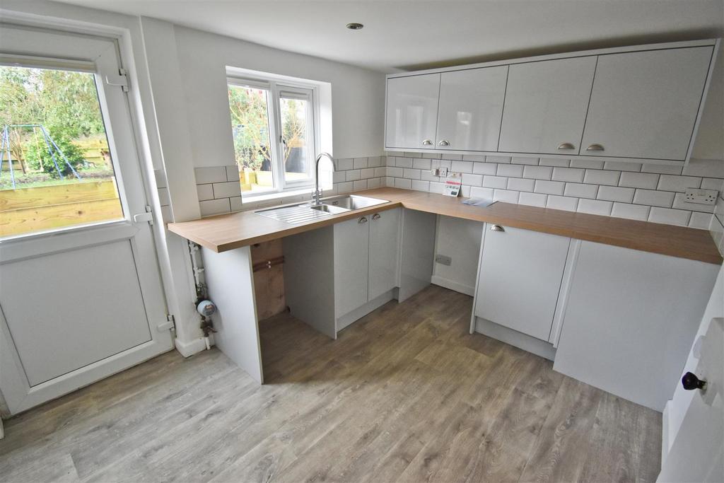 Kitchen 1.jpg