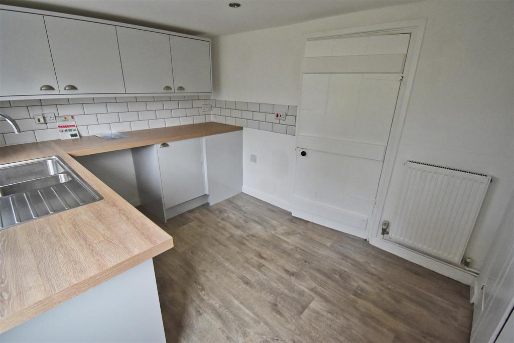 Kitchen 2.jpg