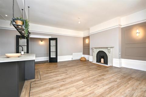 2 bedroom flat for sale, Spencer Road, Eastbourne