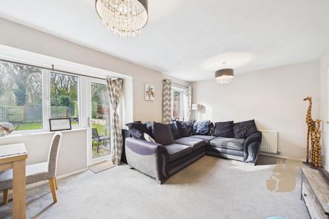 3 bedroom end of terrace house for sale, Monkwick Avenue, Colchester