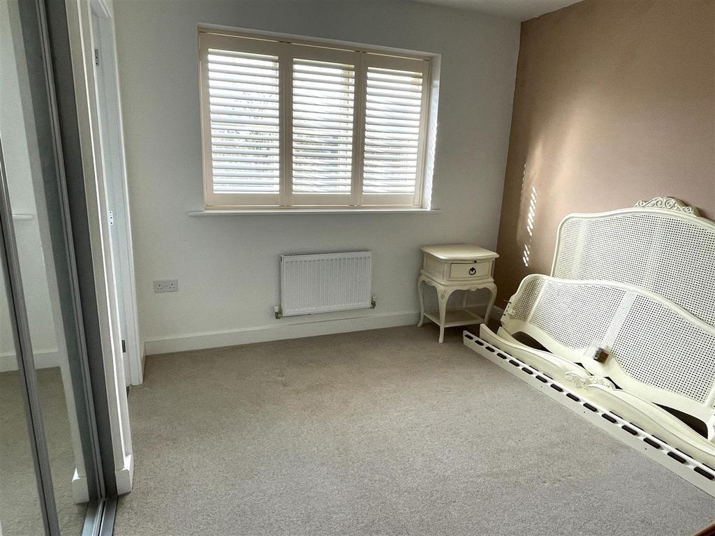Bedroom 1.JPG