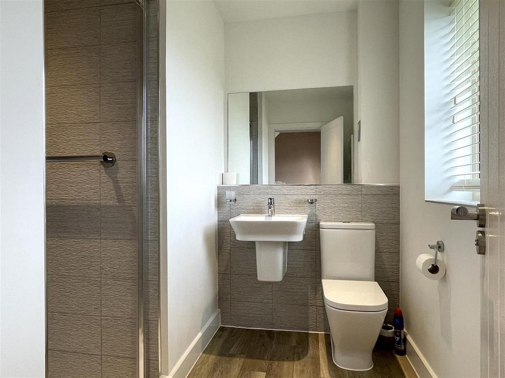 Ensuite shower.JPG