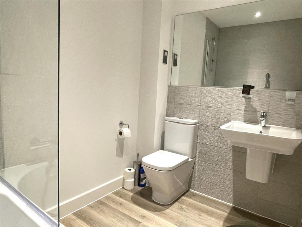Bathroom.JPG