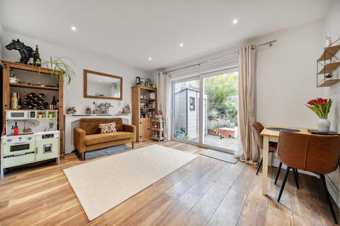 3 bedroom semi-detached house for sale, Chinbrook Road, London