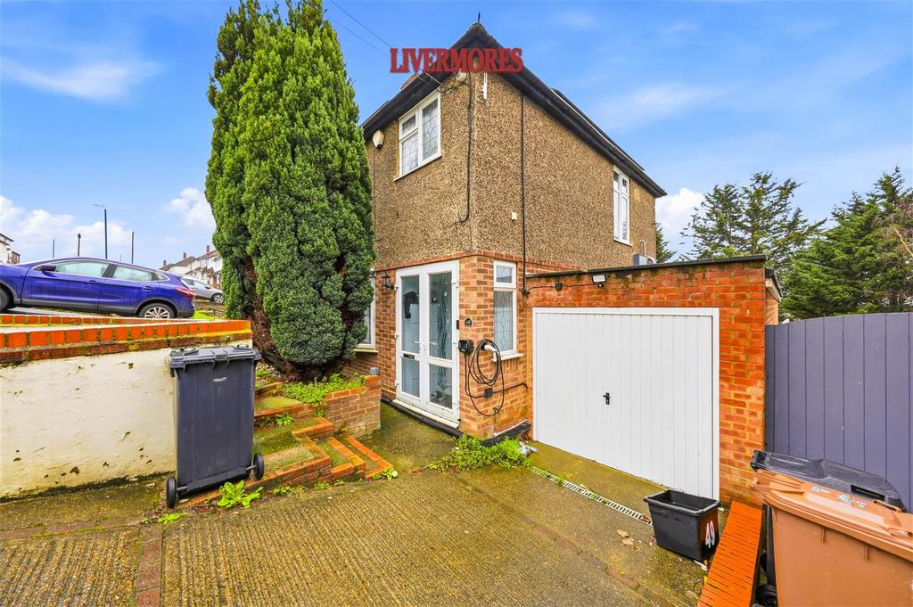 Detached house exterior, driveway, garage