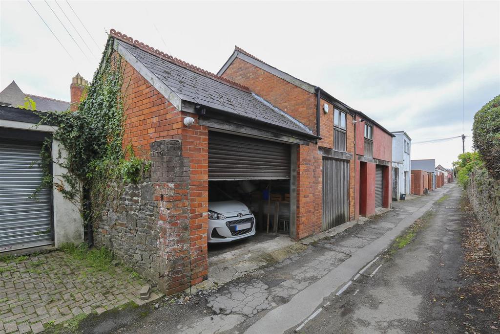Cathedral road coach house.jpg