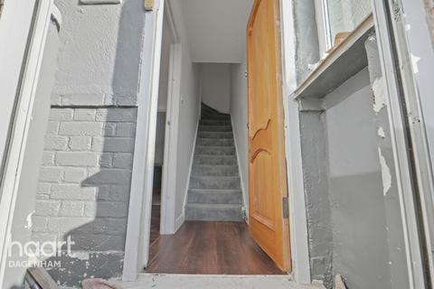 3 bedroom end of terrace house for sale, New Road, Dagenham