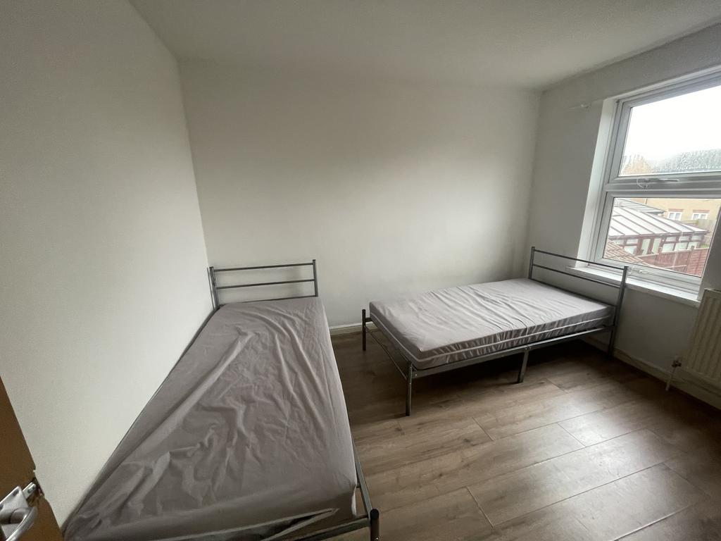 Bed 2.jpeg