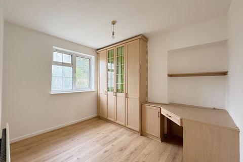 3 bedroom terraced house to rent, Dryfield Road, Edgware, HA8