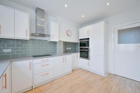 3 bedroom flat for sale, Ashley Road, Epsom