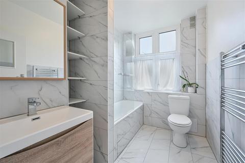 3 bedroom flat for sale, Ashley Road, Epsom