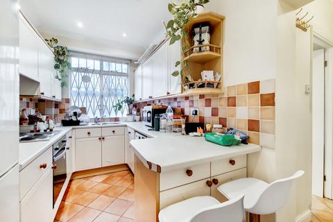 Studio to rent, Westbourne Gardens ,  London, W2