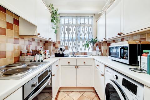 Studio to rent, Westbourne Gardens ,  London, W2