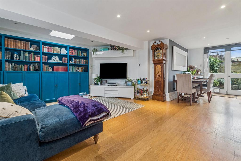 FOR SALE - Graham Road, W4