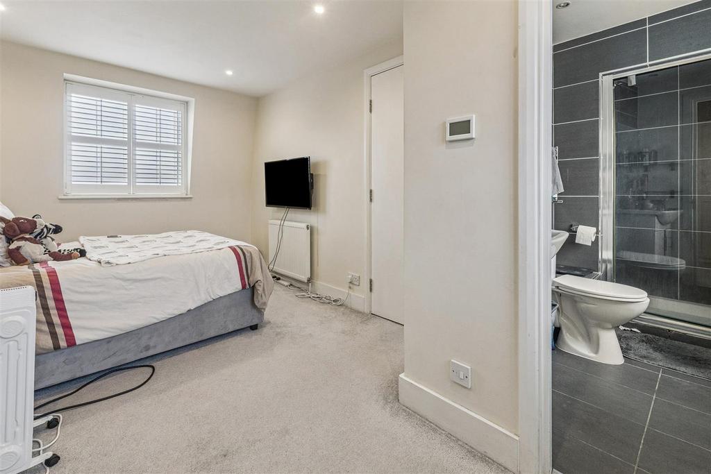 FOR SALE - Graham Road, W4