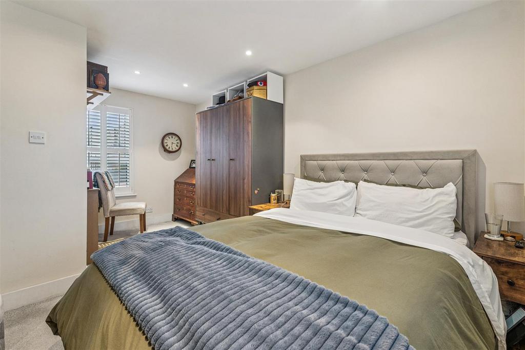 FOR SALE - Graham Road, W4