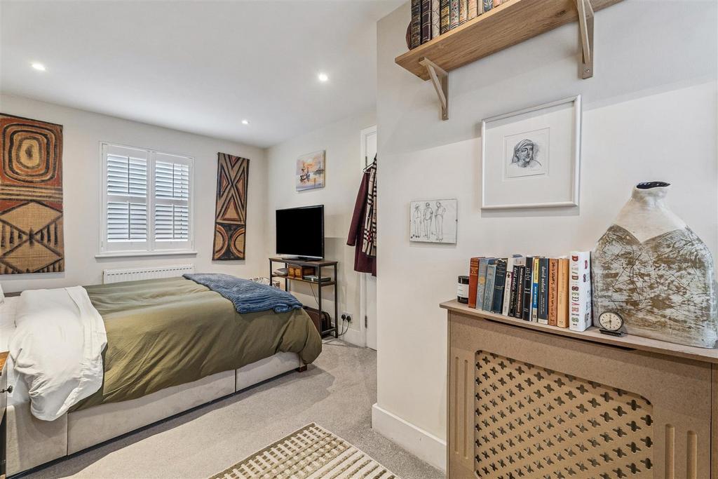FOR SALE - Graham Road, W4