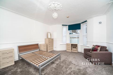 2 bedroom flat to rent, Richmond Road, Ealing, London, W5