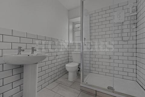 Studio to rent, Acton lane, London, NW10