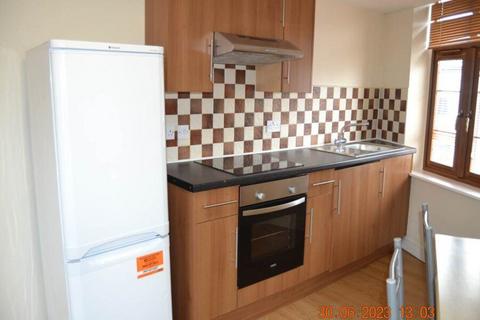 Flat to rent, Wyverne Road, CF24