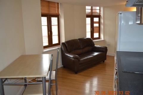 Flat to rent, Wyverne Road, CF24