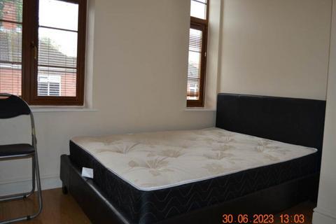 Flat to rent, Wyverne Road, CF24