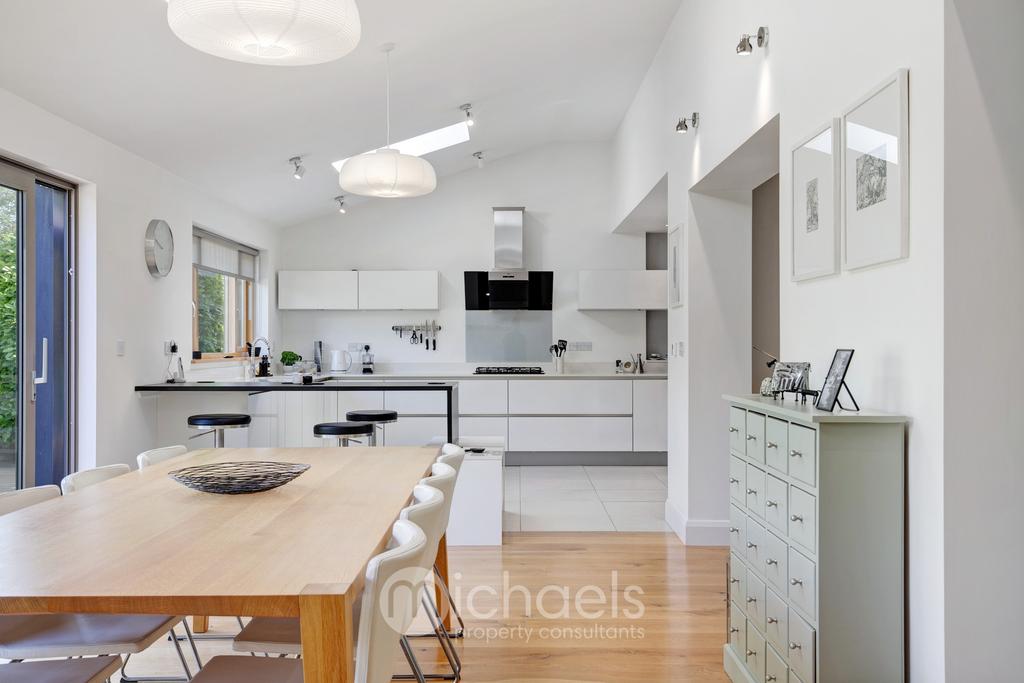Kitchen/Dining Space