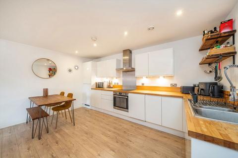 2 bedroom flat for sale, Cowley Road, London SW9