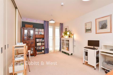 2 bedroom flat for sale, Hortsley, Seaford BN25
