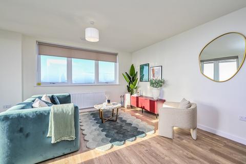 2 bedroom flat to rent, Elmsleigh Road, Staines TW18