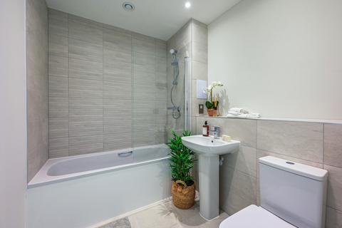 2 bedroom flat to rent, Elmsleigh Road, Staines TW18