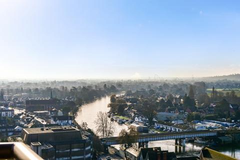 2 bedroom flat to rent, Elmsleigh Road, Staines TW18