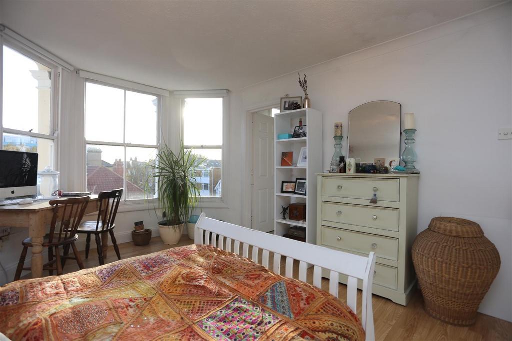 5, 93 Lorna Road Main Room (1).JPG