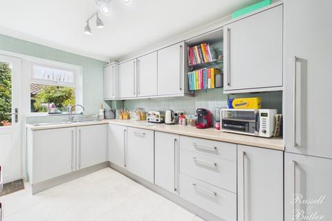 4 bedroom semi-detached house for sale, Swan Close, Buckingham, Buckinghamshire, MK18