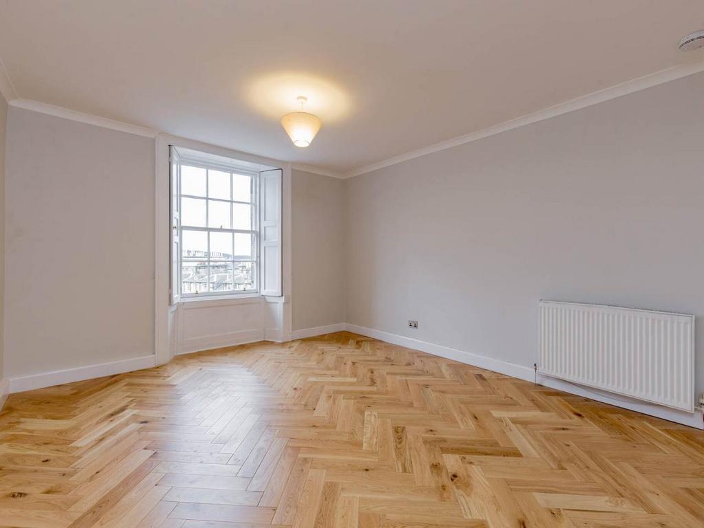 56070 Howe St -012