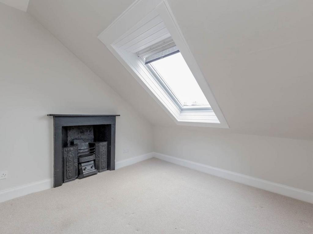 56070 Howe St -014