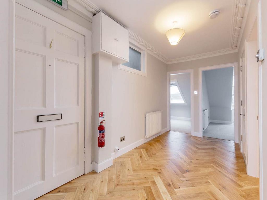 56070 Howe St -021