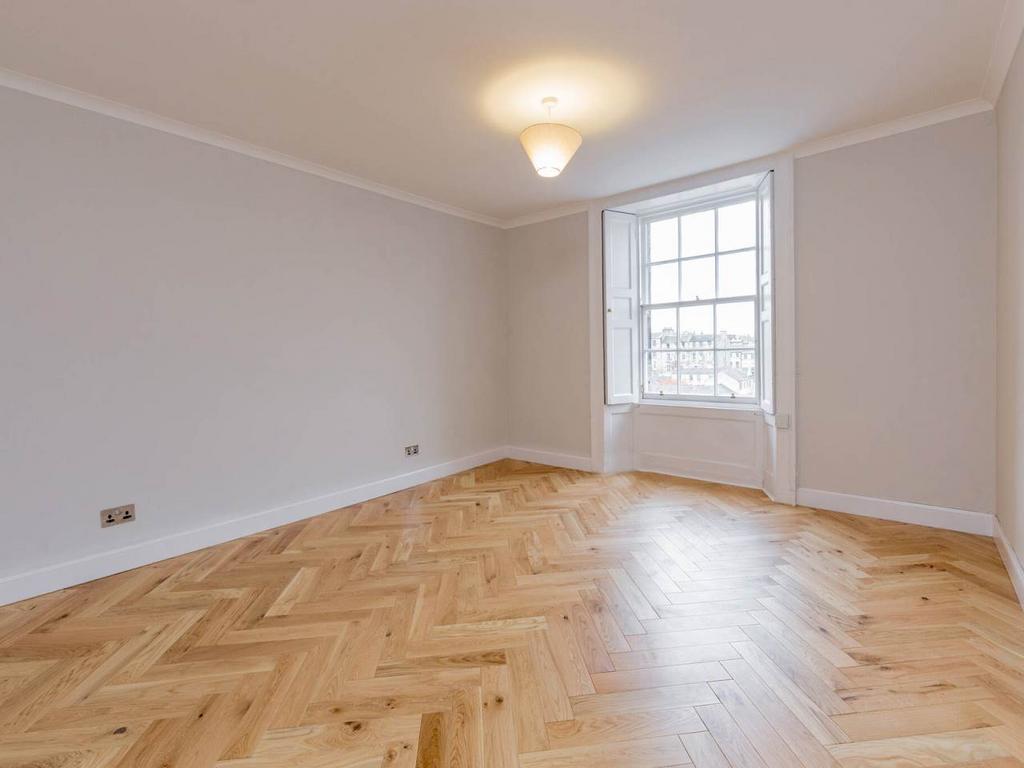 56070 Howe St -013