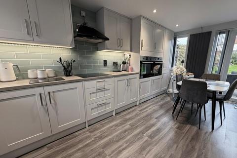 2 bedroom property for sale, Derwent Drive, Northampton NN5