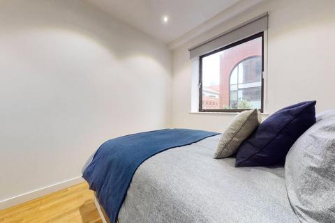 2 bedroom flat to rent, Peregrine House, SW11